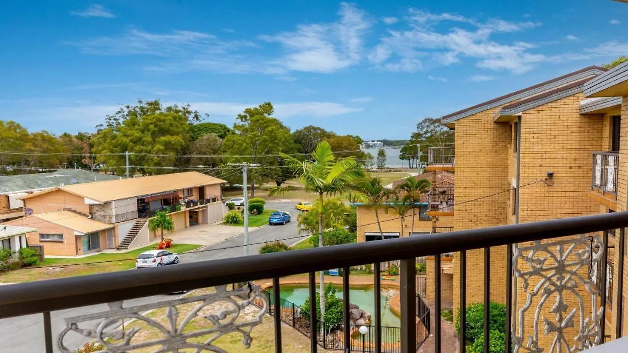 Hébergement de vacances Bribie Escape, Top Floor Unit With Waterviews Bellara