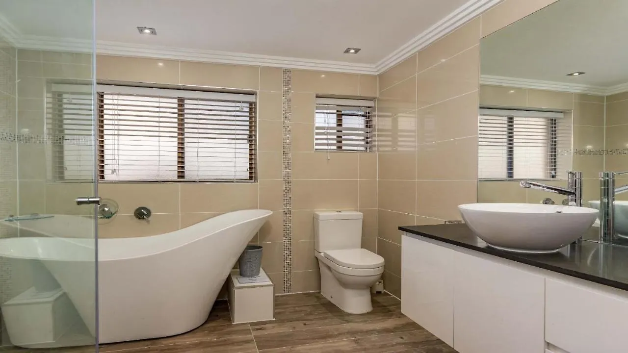 Bribie Escape, Top Floor Unit With Waterviews Bellara 0*,